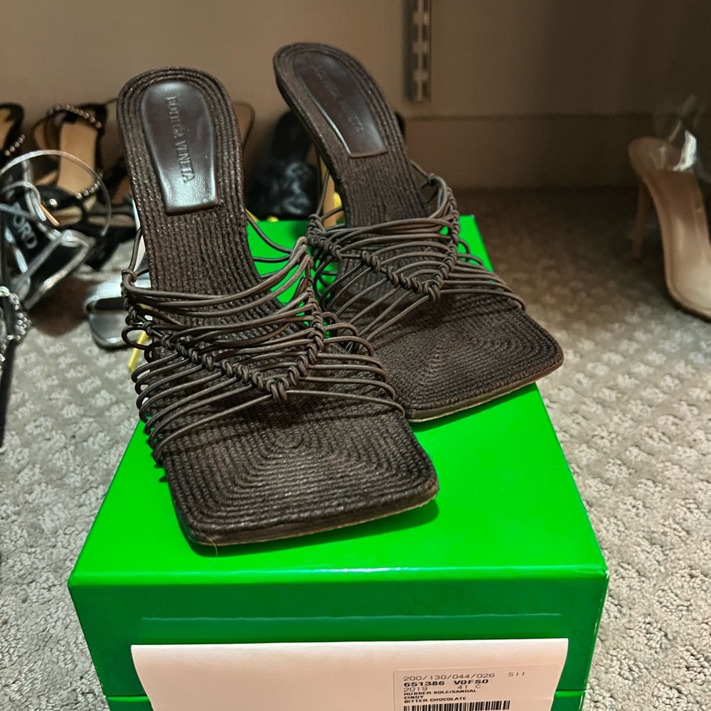 Botegga stretch sandal in chocolate